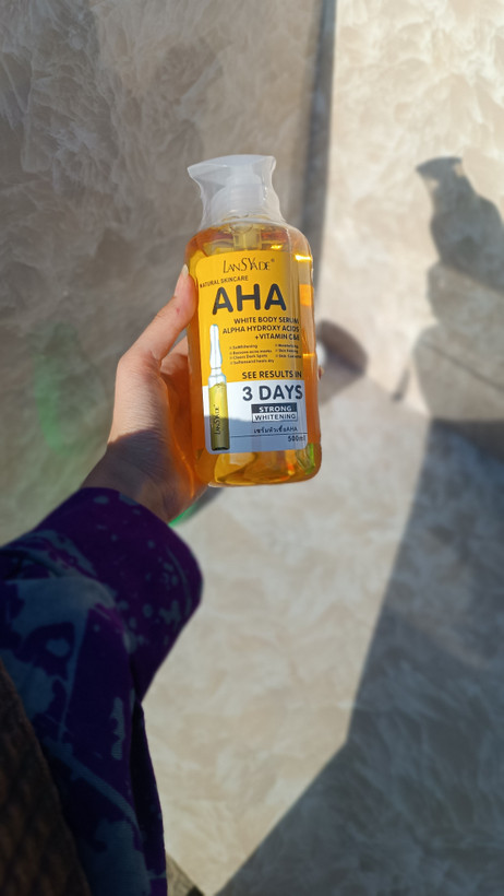 سرم روشن کننده بدن AHAحاوی ویتامین e و cو aha و مرطوب کننده اصلاح کننده پوست ضدخشکی و سفیدکننده قوی درمان قوی تیرگی ک